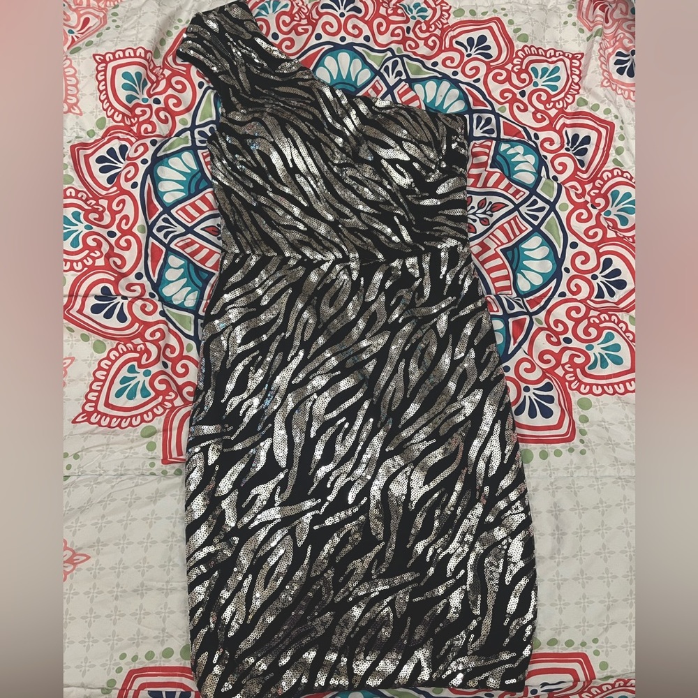 Jovani midi dress. US size 4. Black & silver. Barely worn, very good condition.